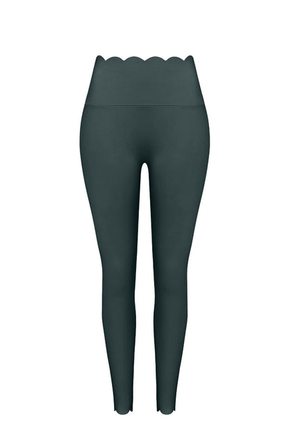 High-Waist Scallop Scrunch Legging