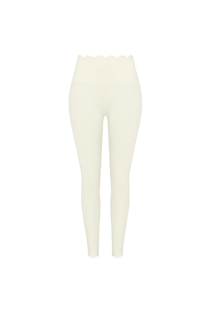 High-Waist Scallop Scrunch Legging