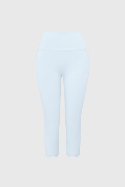 Scallop Scrunch Capri Legging